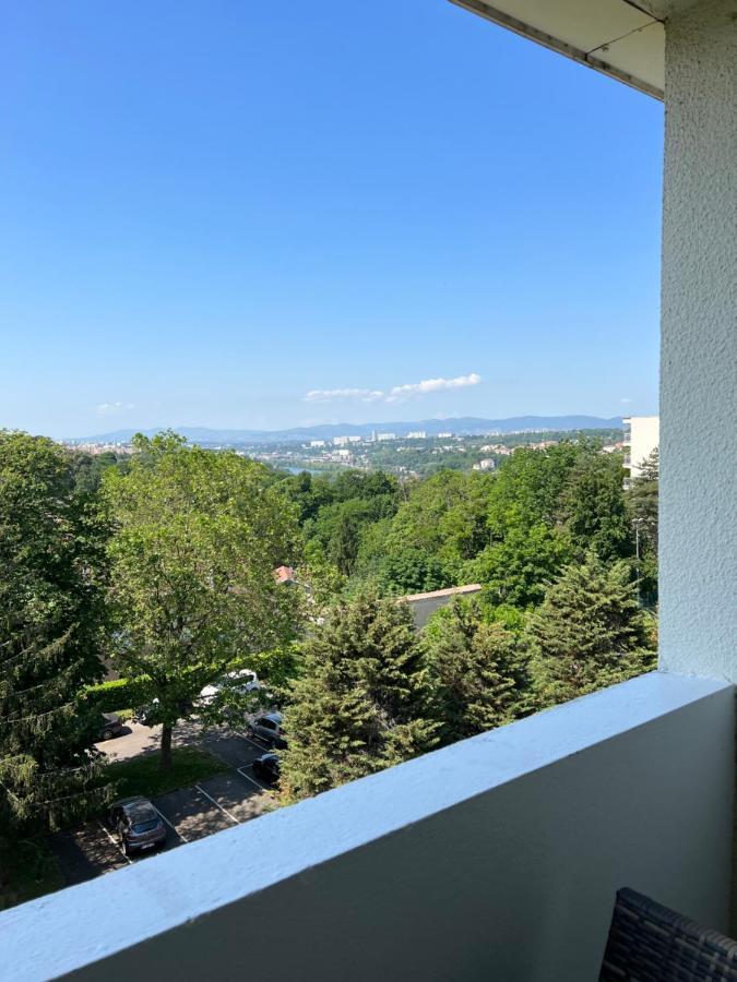 شقة كالوير - إيه - كوير  في Le Calme - Design - Vue Panoramique Sur La Saone المظهر الخارجي الصورة